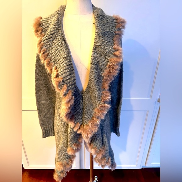 Tempo Paris Sweaters - Tempo Pairs Fur Trimmed Sweater